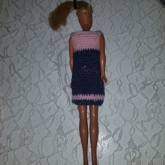 2 vintage 70's barbie with hand made crochet dresses - Picture 3 of 12